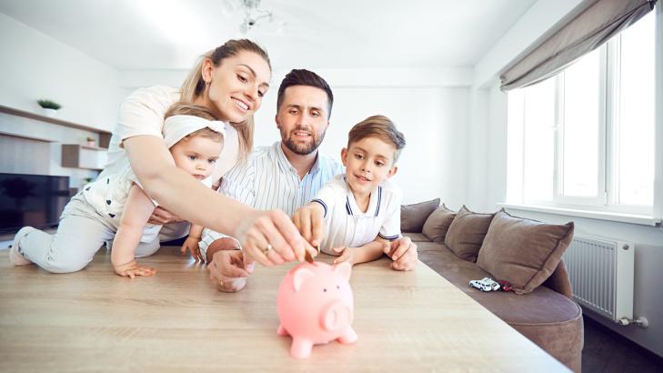 7 Simple Tips for Managing Your Family's Expenses