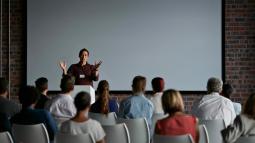 How to Deliver a Speech in Front of an Audience Comfortably?