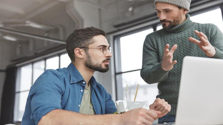 What Makes the Difference Between Persuasion and Manipulation?